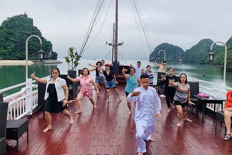 tai chi class on cuise ha long 